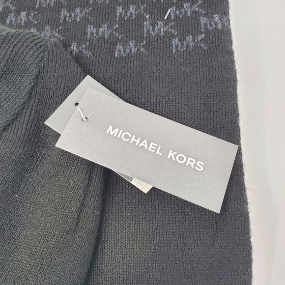 NWT MICHAEL KORS REVERSIBLE HAT & SCARF GIFT SET BLACK & GREY MK LOGO WOMEN OS - Picture 2 of 13